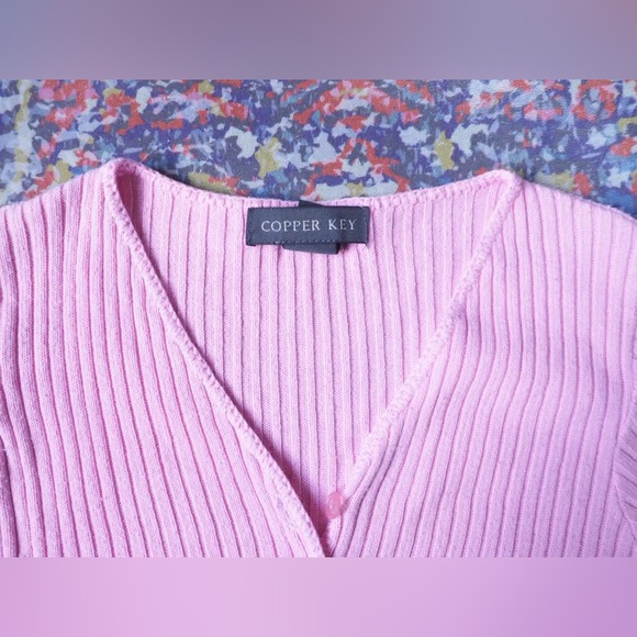 Vintage 90s Pink cropped 3 button top - Picture 2 of 3